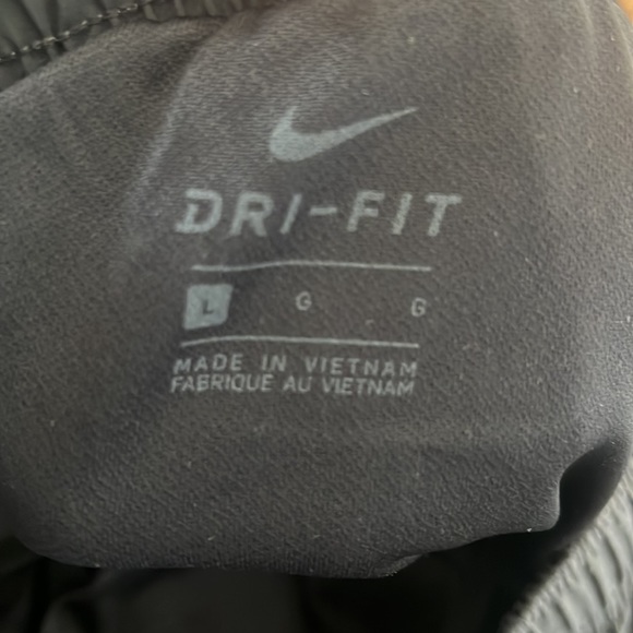 Bundle of athletic shorts- Nike & Under Armour - Picture 4 of 6